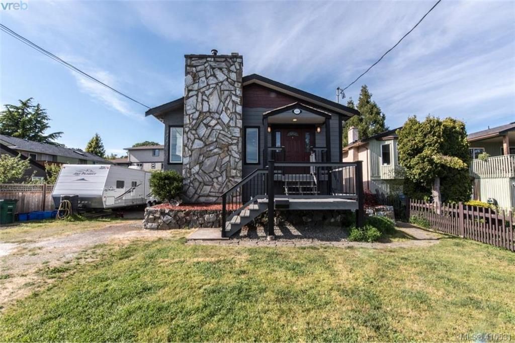 Open House. Open House on Saturday, May 11, 2019 1:00PM - 3:00PM
Amazing location steps from Beckwith Park, easy access to bus routes, centrally located making it only 5 minutes to every imaginable amenity yet located on a quiet road with very little traf